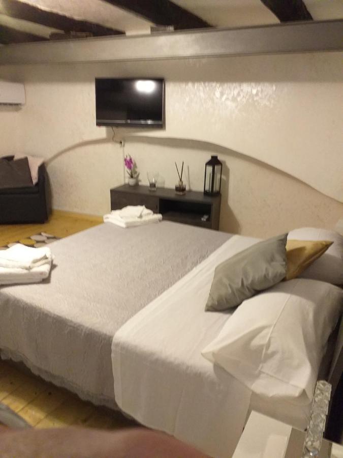 Sasy Jr House Via San Mattia 72 Apartment Napoli Bagian luar foto